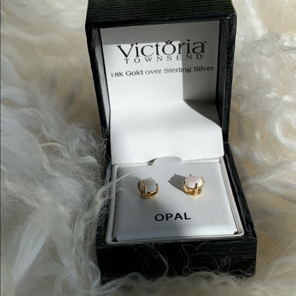 Victoria Townsend 18k/silver Opal stud earrings - Picture 3 of 6